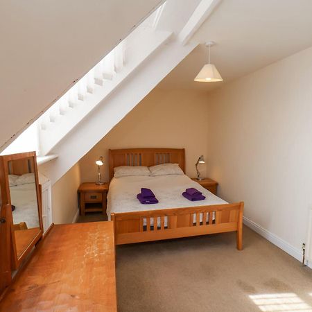 Mayfield Manor Whitby Bagian luar foto